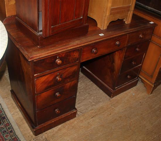 Mahogany kneehole desk